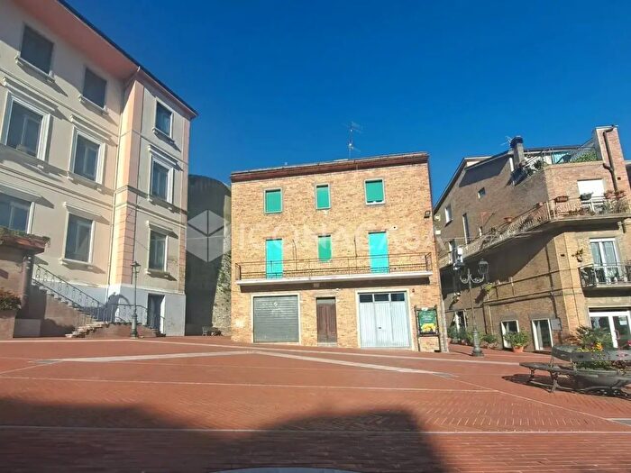 Casa trilocale in vendita in Piazza Umberto I, Monteodorisio