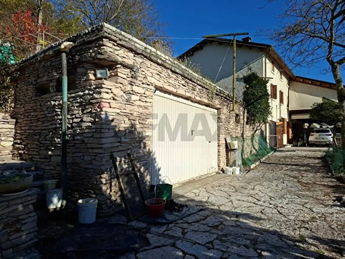 Casa con 13 locali in vendita in Via Caldoie, Cavaso Del Tomba