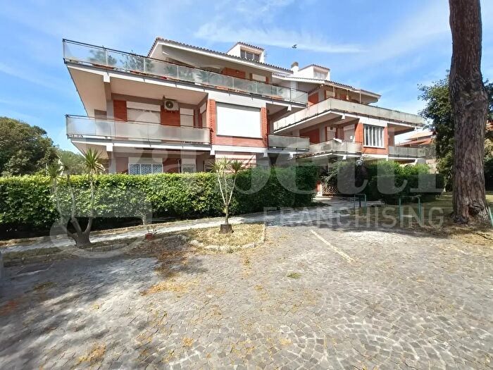 Appartamento trilocale in vendita in Via Ninfa Alburnea, Anzio