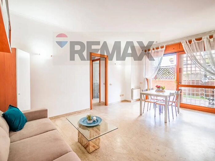 Appartamento trilocale in vendita in Via Pietro Ubaldo Angeletti, Roma