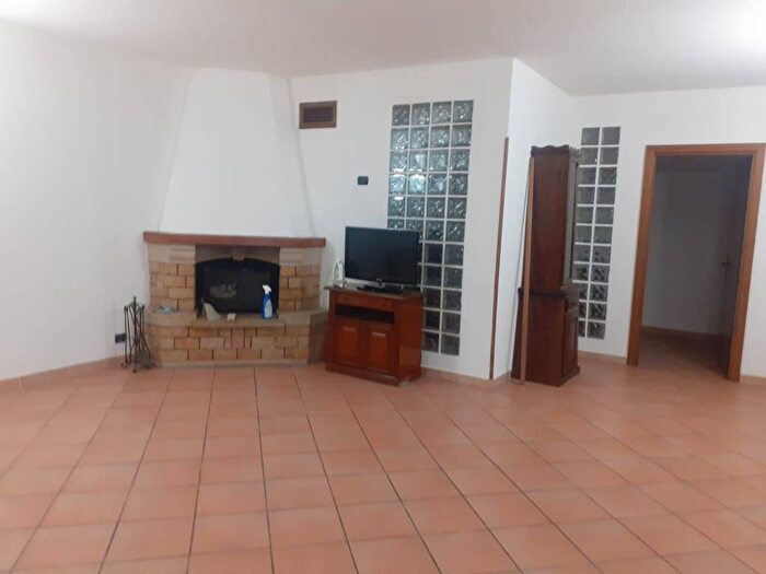 Appartamento trilocale in affitto in Piazza Giulio Cesare, San Cesareo