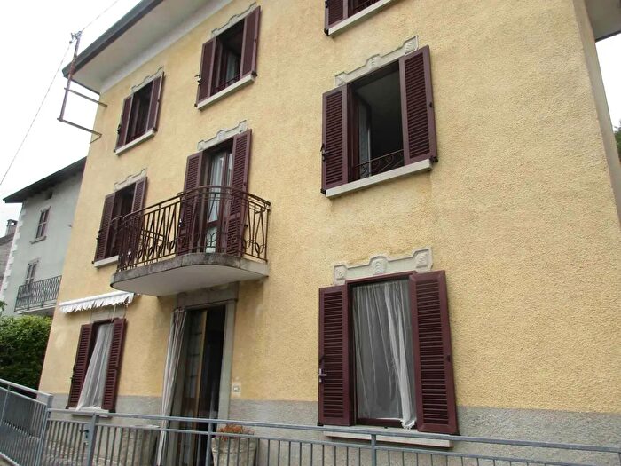 Casa con 6 locali in vendita in Via John Fitzgerald Kennedy, Berbenno