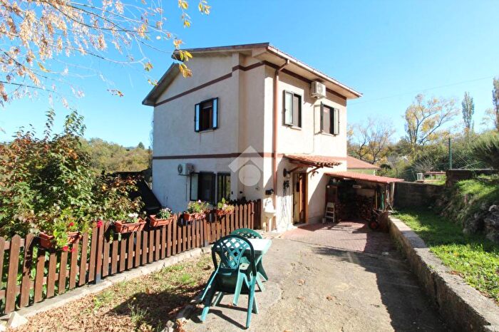 Casa trilocale in vendita in Via Oreste Leonardi, Torricella In Sabina