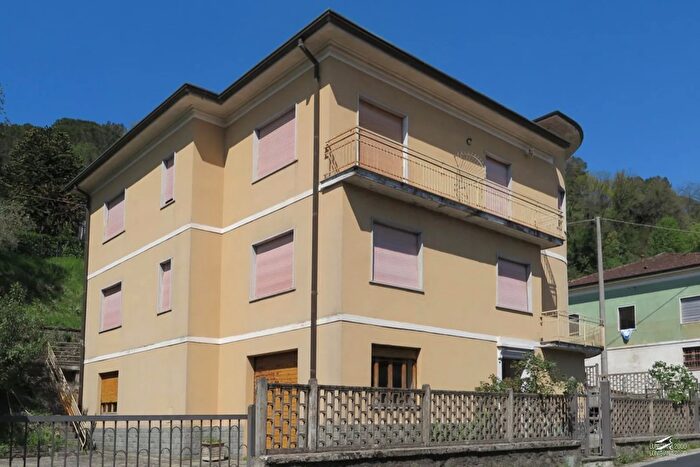 Appartamento trilocale in vendita in Bagnone
