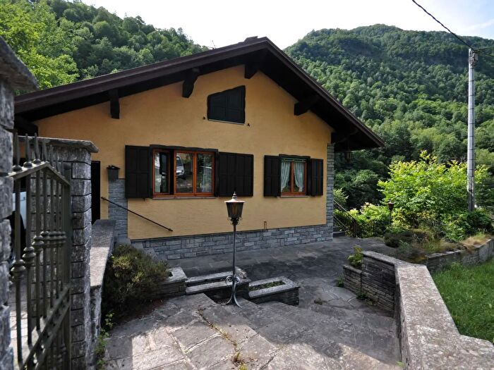 Casa con 7 locali in vendita in Località Gurva, Calasca Castiglione