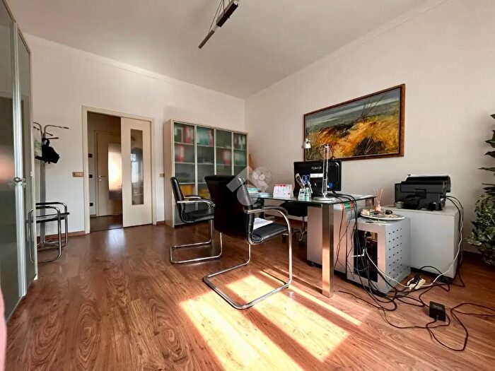 Appartamento con 5 locali in vendita in Viale della Pace, Rovigo