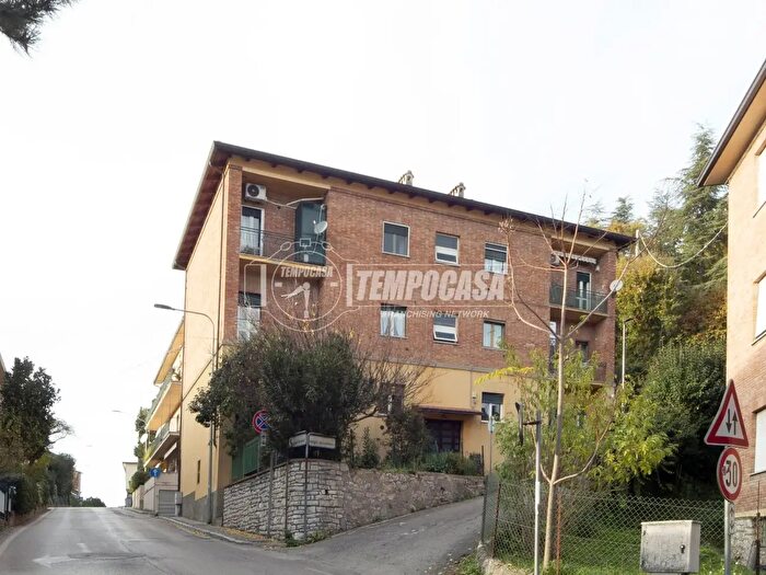 Appartamento trilocale in vendita in Via degli Olivetani, Perugia