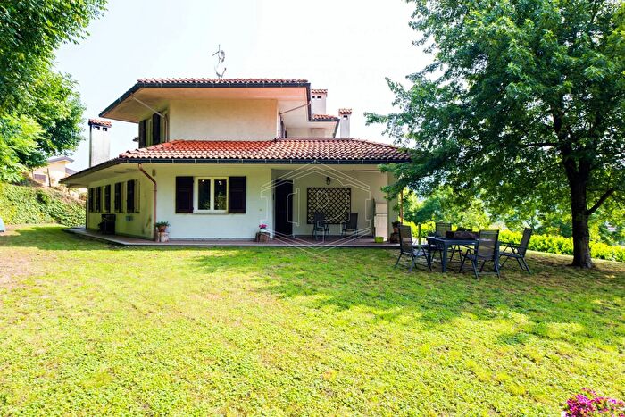 Casa con 14 locali in vendita in Via dellAmore, Voltaggio