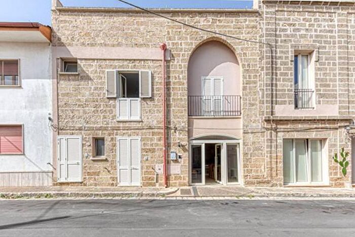 Casa con 6 locali in vendita in Via Generale Armando Diaz, Morciano Di Leuca