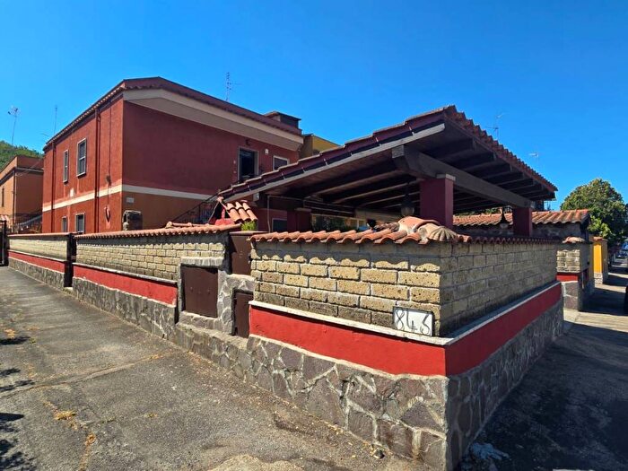 Appartamento trilocale in affitto in Trullo Colle del Sole, Roma