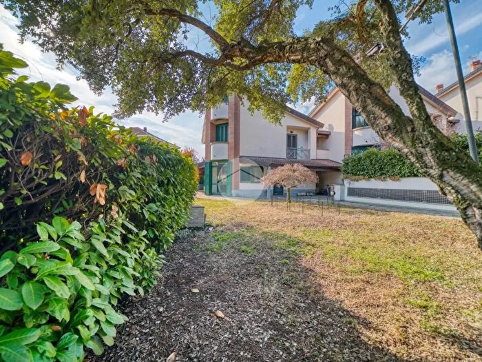 Case in Vendita e in Affitto - 2