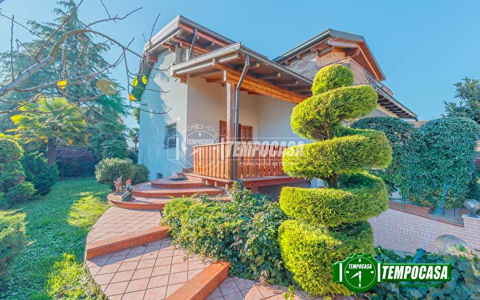 Casa con 5 locali in vendita in Via Don Minzoni, Noviglio