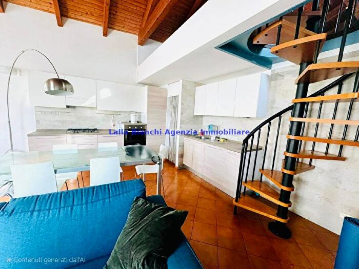 Appartamento trilocale in affitto in VIA CATTANEO, Centro Storico, Pesaro