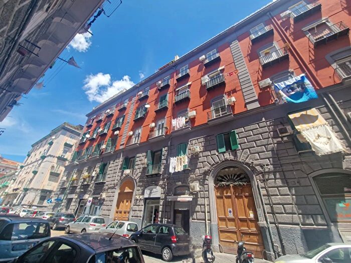 Appartamento con 5 locali in vendita in Via Macedonio Melloni, Napoli