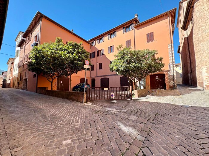 Appartamento con 6 locali in vendita in Via Valpovera, Fabriano