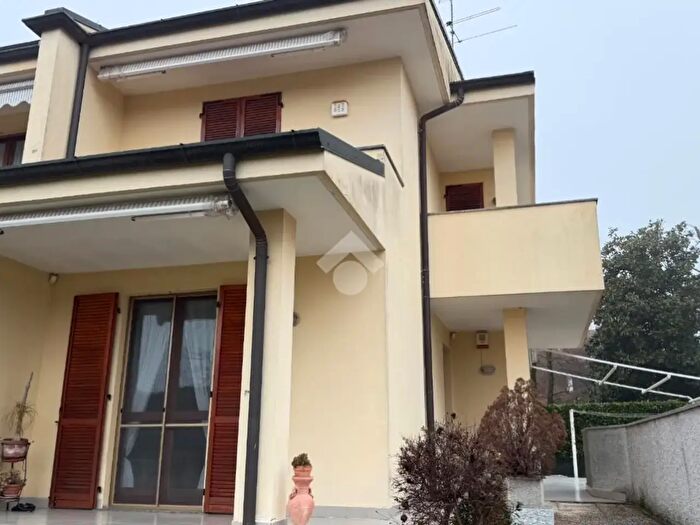 Casa con 5 locali in vendita in Via Italia, Zeccone