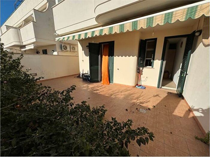 Casa con 5 locali in affitto in Viale delle Orchidee, Lido Marini, Ugento