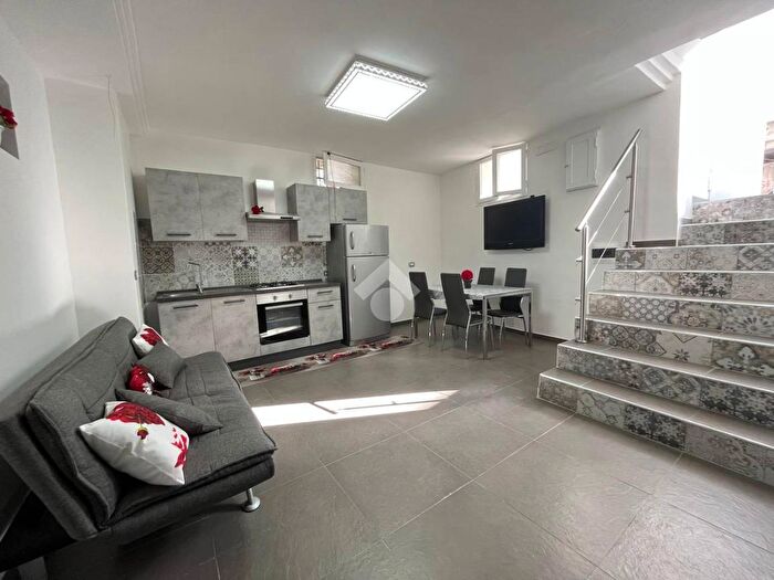 Appartamento trilocale in vendita in Via Alcide Cervi, Napoli