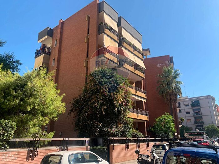 Appartamento quadrilocale in affitto in Via Armando Favia, Bari