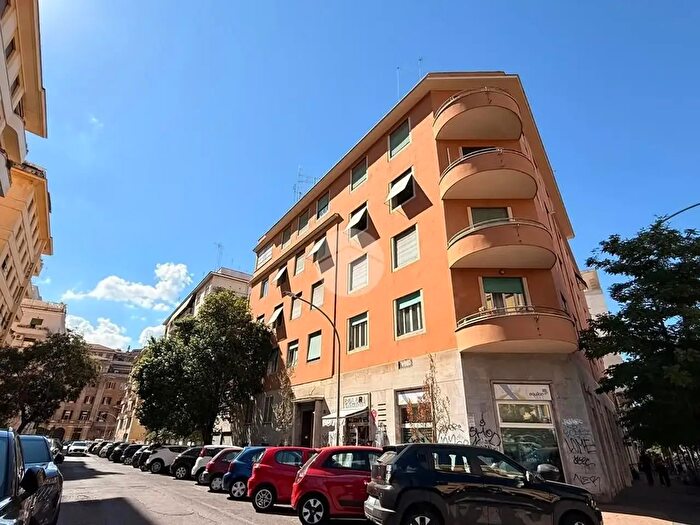 Appartamento trilocale in vendita in Appartamento Via Taranto, Roma