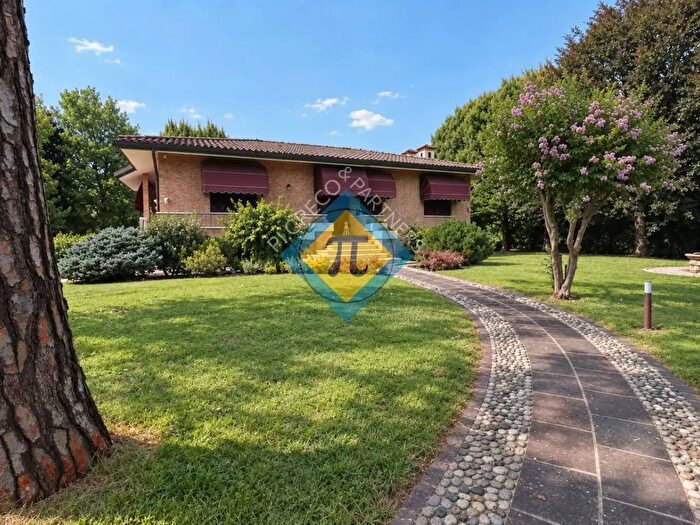 Casa con 5 locali in vendita in Via Bosco Novello, Brugnera