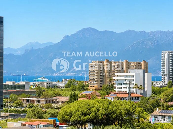 Appartamento quadrilocale in vendita in Via Prudenza, Salerno