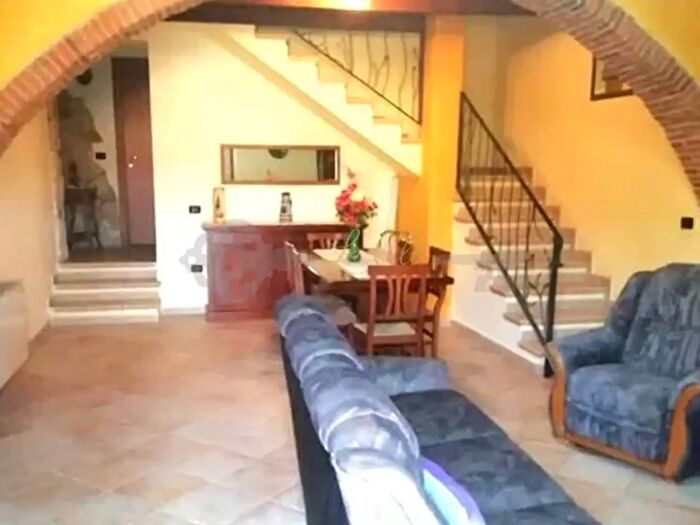 Casa con 5 locali in vendita in Carbonia
