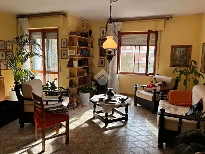 Appartamento trilocale in affitto in Via Is Arenas, Quartu Sant'Elena