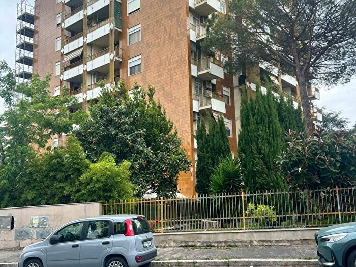 Appartamento bilocale in affitto in Via Canton, Torrino, Roma
