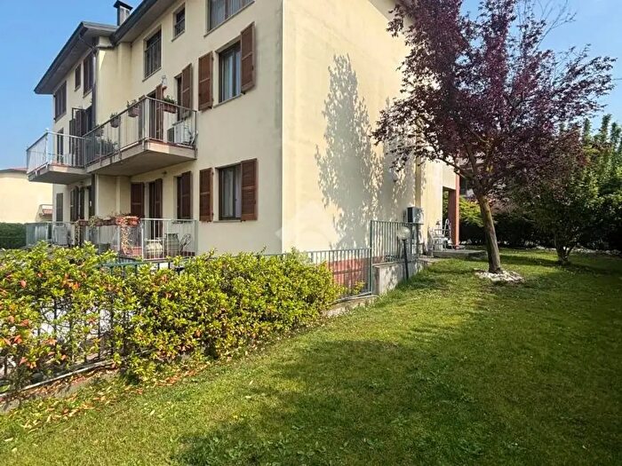 Appartamento trilocale in vendita in Via Castellazzo, Pregnana Milanese