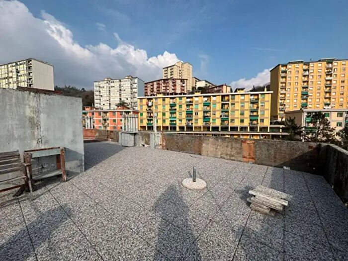 Appartamento trilocale in vendita in Via Branega, Genova