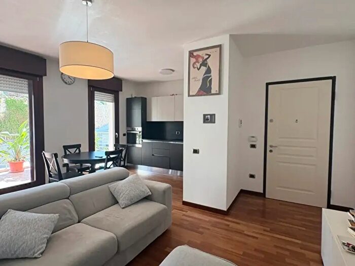 Appartamento trilocale in vendita in Via dei Falconi, Cagliari