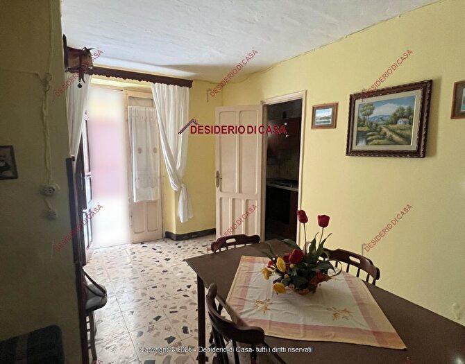 Casa trilocale in vendita in Campofelice Di Roccella