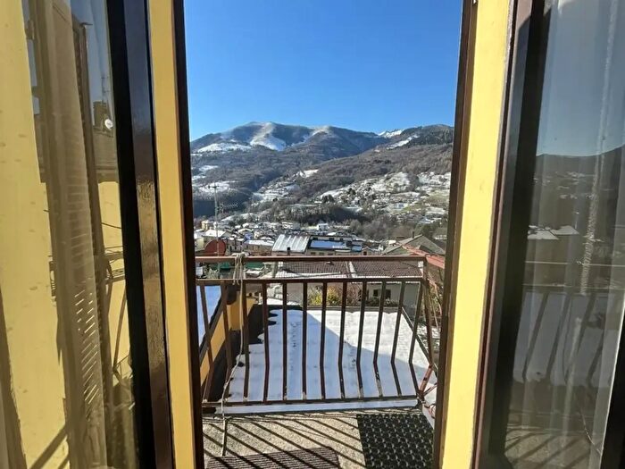 Casa quadrilocale in vendita in Via Largo Goggi, Centro Valle Intelvi