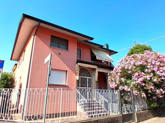 Appartamento trilocale in affitto in Via Tagliamento, Gorle