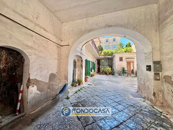 Casa con 6 locali in vendita in Via Cardinale Verde, SantAntimo