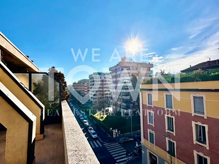 Appartamento quadrilocale in affitto in Via Andrea Maffei, Milano