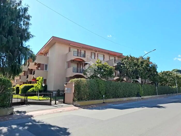 Appartamento quadrilocale in vendita in Via Villebone, Diano Marina