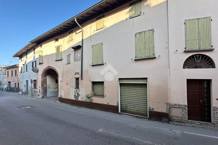 Casa con 6 locali in vendita in Via Sant Antonino, Vaiano Cremasco