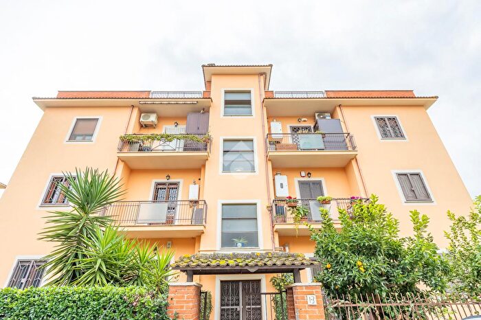 Appartamento trilocale in vendita in Piazza Palmiro Togliatti, Marino