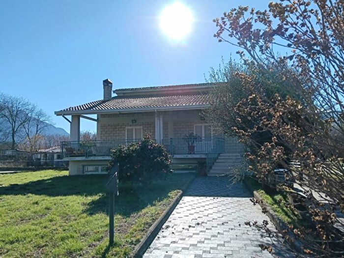 Casa quadrilocale in affitto in Via Roma, San Michele di Serino
