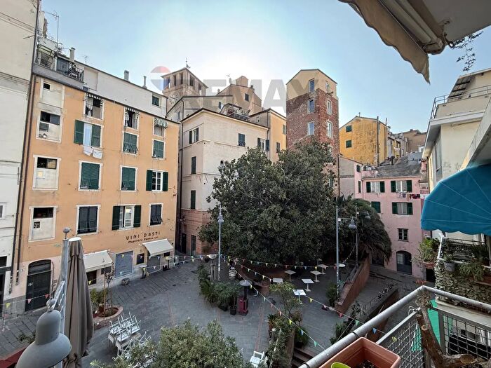 Appartamento con 5 locali in vendita in Via dei Vacciuoli, Savona