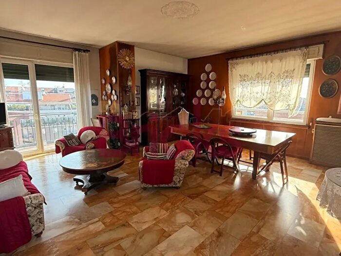 Appartamento quadrilocale in vendita in Via San Galdino, Milano