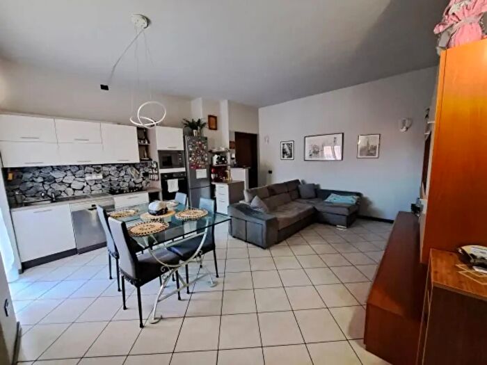 Appartamento trilocale in vendita in Via Lainate, Rho