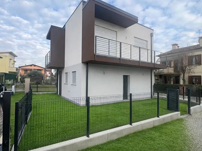 Casa quadrilocale in vendita in Via Martiri della Libertà, Campo San Martino