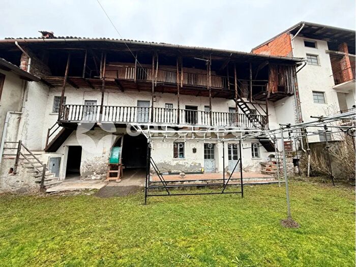 Casa con 11 locali in vendita in Via Gaetano Zuccone, Quarona