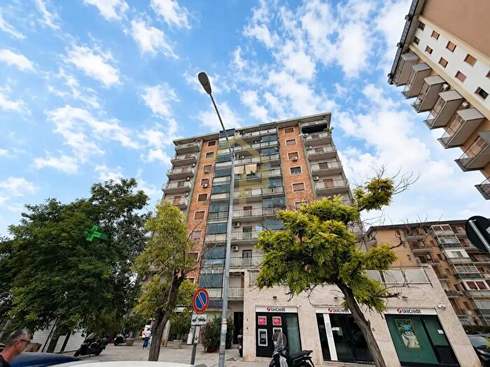Appartamento quadrilocale in vendita in Via Oreto, Palermo