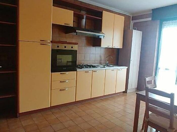 Appartamento trilocale in affitto in Via Antonio Cantore, Ferrovieri SantAgostino, Vicenza