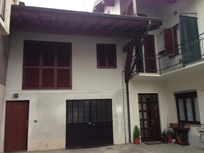 Appartamento trilocale in affitto in Via Madonnina, Cerano