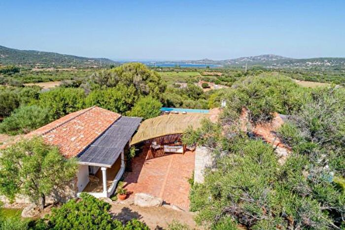 Casa con 5 locali in vendita in Viale Cugnana Verde, Olbia